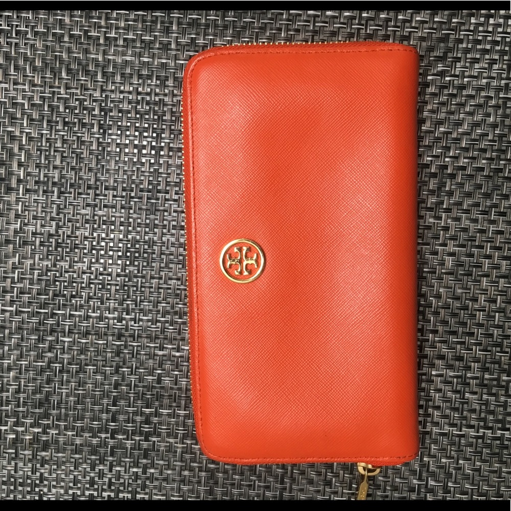 Tory Burch Robinson Zip Leather Continental Wallet